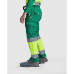 Pantalon de travail multi-poches visibilité 235 g/m² Roly Enix couleur vert cinquième vue d'usage