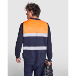 Gilet de travail haute visibilité 200 g/m² Roly Beta couleur orange fluorescent deuxième vue d'usage