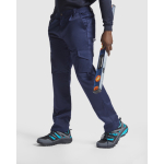 Pantalon de travail avec poches 245 g/m² Roly Protect couleur bleu marine cinquième vue d'usage