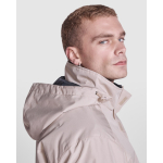 Parka imperméable recyclé 400 g/m² Roly Direct America couleur sable quatrième vue d'usage