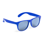 Lunettes de soleil coloris mats avec verres noirs translucides couleur bleu première vue