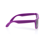 Lunettes de soleil coloris mats avec verres noirs translucides couleur fuchsia première vue