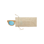 Lunettes en bambou avec verres miroir dans un sac à cordon couleur bois vue d'ambiance