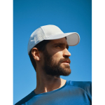 Casquette de sport en RPET avec 6 panneaux et boucle arrière couleur blanc vue d'ambience 3