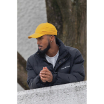 Casquette 6 panneaux en coton recyclé avec fermeture velcro 190 g/m² couleur jaune vue d'ambiance 2