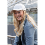 Casquette 6 panneaux en coton recyclé avec traceur AWARE™ 280 g/m² vue d'ambiance