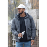 Casquette 6 panneaux en coton recyclé avec traceur AWARE™ 280 g/m² vue d'ambience 3