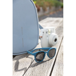 Lunettes de soleil rétro en fibre de paille de blé UV400 couleur bleu vue d'ambiance