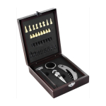 Set de vin dans boîte en bois avec plateau de jeu d’échecs couleur marron quatrième vue