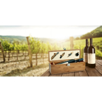 Set de vin présenté dans une élégante boîte en bambou et métal vue d'ambiance