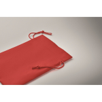Petit sac cadeau à cordon unicolore en RPET 20 x 30 cm couleur rouge troisième vue photographique