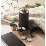 Flasque en acier inoxydable avec 2 petits verres de 230 ml et 20 ml couleur noir vue d'ambiance
