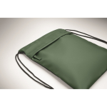 Sac à dos à cordons en RPET et PU avec une poche avant couleur vert foncé quatrième vue photographique