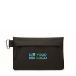 Pochette en polyester et PU avec mousqueton sur le côté couleur noir vue avec zone d'impression