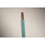 Stylo en aluminium recyclé avec bouton-poussoir en liège, encre bleue couleur bleu ciel troisième vue photographique