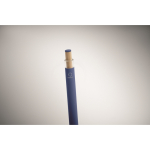 Stylo en aluminium recyclé avec bouton-poussoir en bambou, encre bleue couleur bleu troisième vue photographique