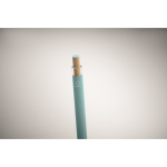 Stylo en aluminium recyclé avec bouton-poussoir en bambou, encre bleue couleur bleu ciel troisième vue photographique