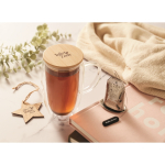 Longue tasse en verre avec anse transparente et couvercle bois 450ml couleur transparent vue d'ambiance principale