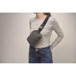 Sac banane en PU avec compartiment principal et poche arrière couleur gris foncé septième vue photographique