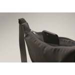 Sac à bandoulière en RPET avec une poche principale couleur gris foncé cinquième vue photographique