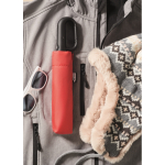 Parapluie pliable anti-vent avec ouverture/fermeture automatiques Ø99 couleur rouge vue d'ambiance