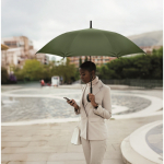 Parapluie anti-vent à ouverture automatique et fermeture manuelle Ø103 couleur vert vue d'ambiance
