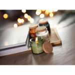 Bougie en cire végétale parfumée à la vanille avec un couvercle liège couleur beige deuxième vue d'ambiance 2