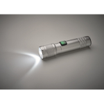 Lampe de poche en aluminium recyclé avec 3 réglages lumière et zoom couleur argenté mat septième vue photographique