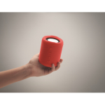 Petite enceinte sans fil en tissu RPET avec 3 heures d'autonomie couleur rouge troisième vue photographique
