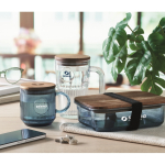 Tasse originale en verre strié avec couvercle en bois d'acacia 300 ml couleur bleu transparent vue d'ambiance principale
