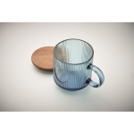 Tasse originale en verre strié avec couvercle en bois d'acacia 300 ml couleur bleu transparent vue thématique photographique