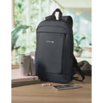 Sac à dos pour ordinateur RPET et PU avec sangle pour bagages 16'' couleur bleu vue d'ambiance principale
