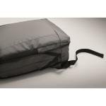 Sac à dos pour ordinateur RPET et PU avec sangle pour bagages 16'' couleur gris foncé vue photographique