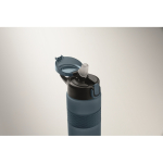 Bouteille RPET avec bouchon rabattable et paille incluse 500ml couleur bleu marine cinquième vue photographique