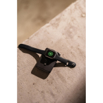 Powerbank 5‑en‑1 écologique avec câbles de charge et support 5 000 mAh couleur noir vue d'ambiance 2