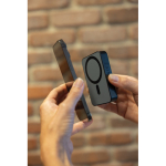 Powerbank de poche en ABS recyclé avec indicateur de charge 10 000 mAh couleur noir vue d'ambiance