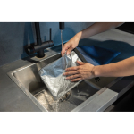 Lunch box pliable en RPET de taille ajustable et facile à nettoyer 4L couleur bleu marine vue d'ambiance