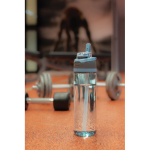 Gourde légère en RPET avec bouchon antifuite double 800 ml couleur bleu vue d'ambiance