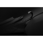 Parapluie premium en RPET ouverture automatique Ø130 Swiss Peak couleur noir vue d'ambiance