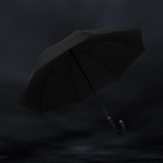 Parapluie premium en RPET ouverture automatique Ø130 Swiss Peak couleur noir vue d'ambiance 2