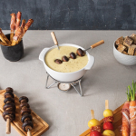 Fondue au fromage en céramique chauffée à la bougie 750 ml Boska couleur blanc vue d'ambiance 2