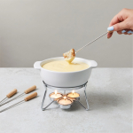 Fondue au fromage en céramique chauffée à la bougie 750 ml Boska couleur blanc vue d'ambience 3