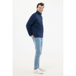 Doudoune homme en polyester recyclé 70 g/m² IQONIQ Maiko couleur bleu marine troisième vue avec modèle