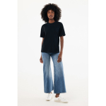 T‑shirt unisexe en coton recyclé 220 g/m² IQONIQ Nikko couleur noir vue avec modèle