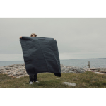Plaid de pique‑nique recyclé avec doublure polaire imperméable couleur noir vue d'ambiance 2