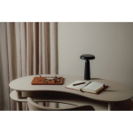 Lampe de table recyclée avec lumière chaude et blanche réglable couleur noir vue d'ambiance 4