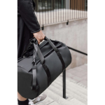 Sac week‑end en polyester recyclé avec doubles anses 35L couleur noir vue d'ambiance