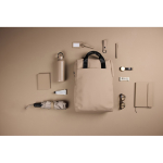 Sac à dos recyclé avec poche frontale et sangle arrière de voyage 16” couleur ivoire vue d'ambiance 2