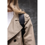 Sac à dos en similicuir au design moderne et fermeture sécurisée 15” couleur noir vue d'ambience 3