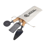 Râpe, spatule pour tartes et coupe-pizza dans sac coton quatrième vue